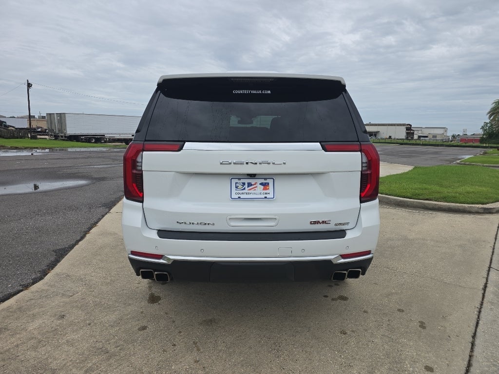 2025 GMC Yukon — detail view