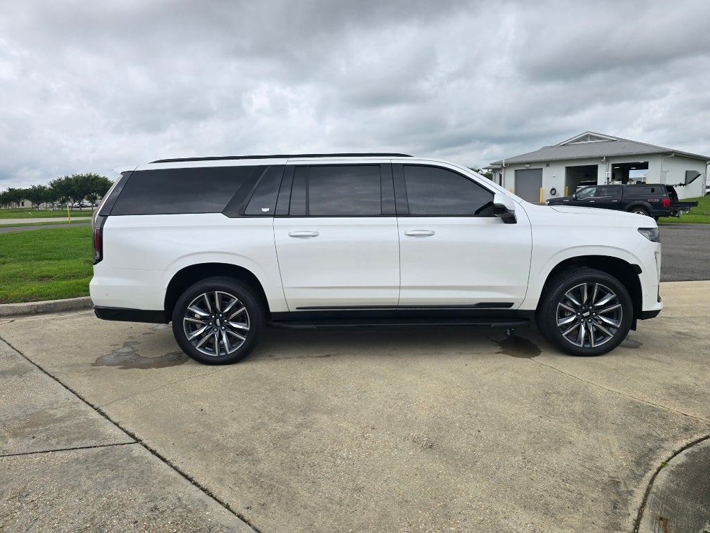 2022 Cadillac Escalade ESV — interior view